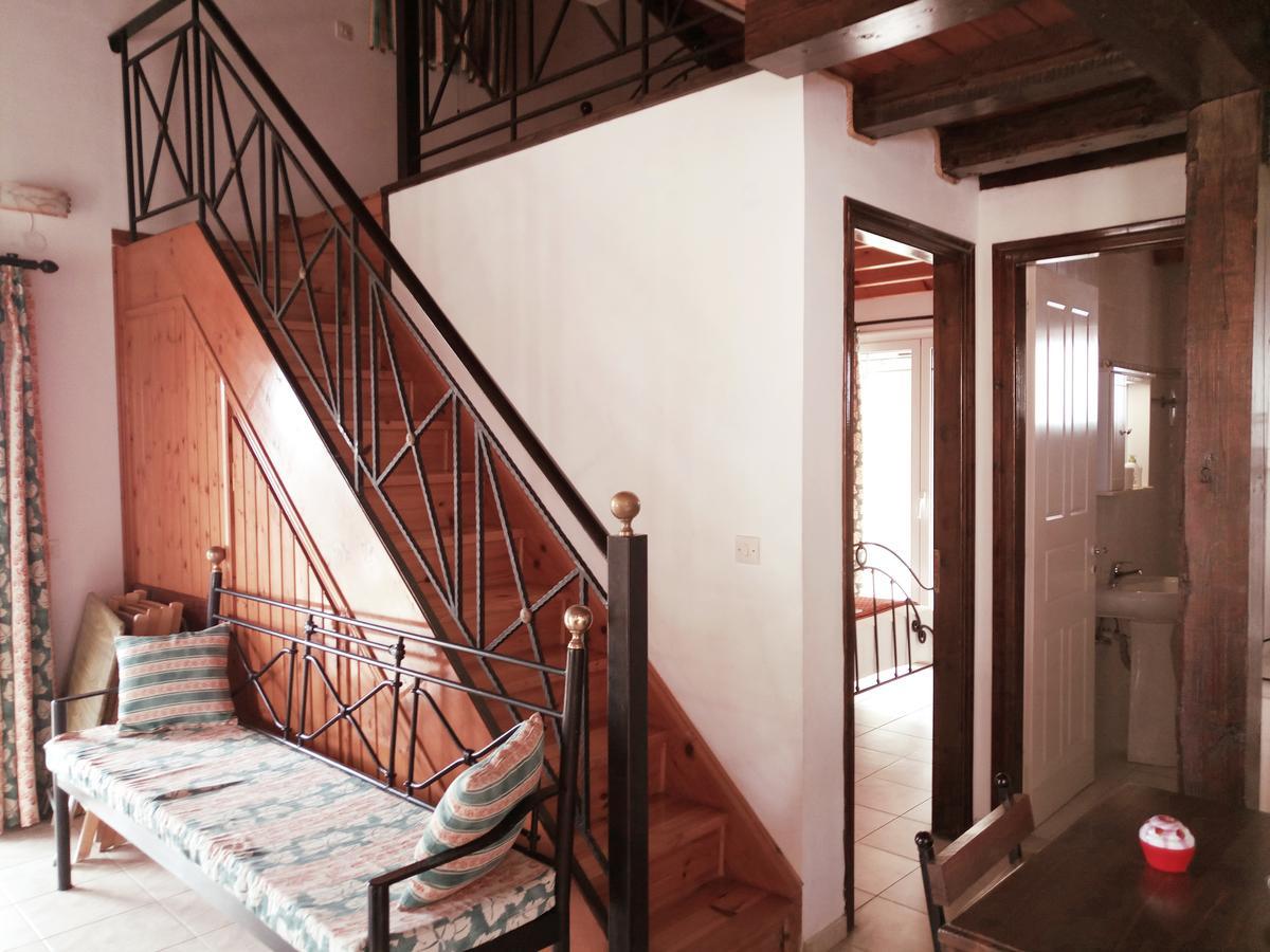 Апартаменти Iron House Айос-Георгіос Екстер'єр фото